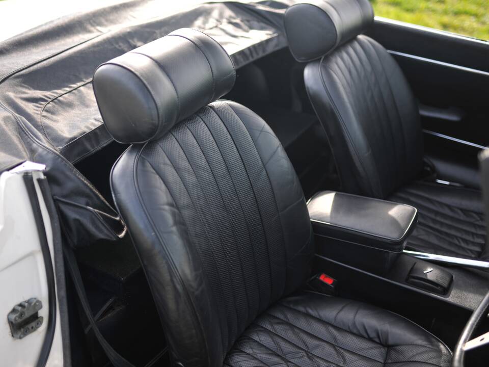 Image 15/37 de Jaguar Type E V12 (1972)