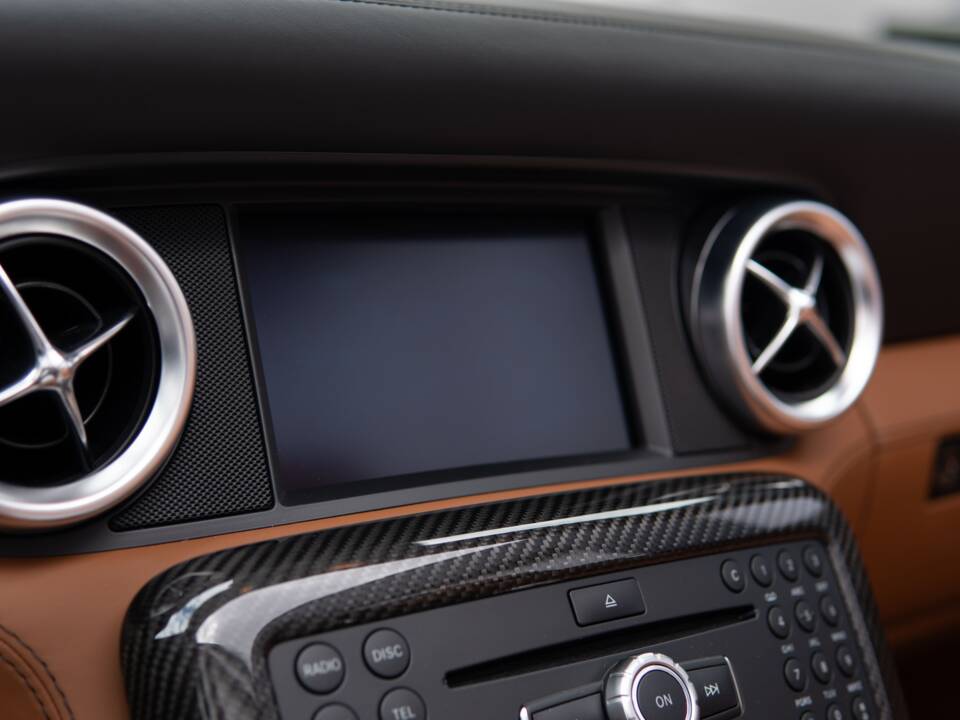 Image 43/45 of Mercedes-Benz SLS AMG Roadster (2012)
