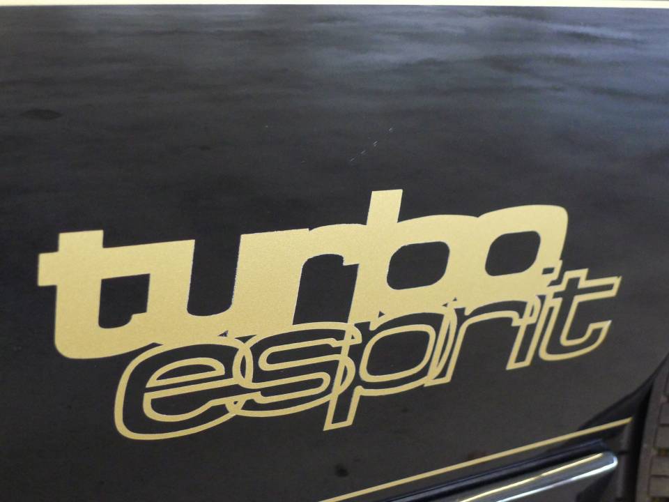 Image 23/43 of Lotus Esprit Turbo (1986)