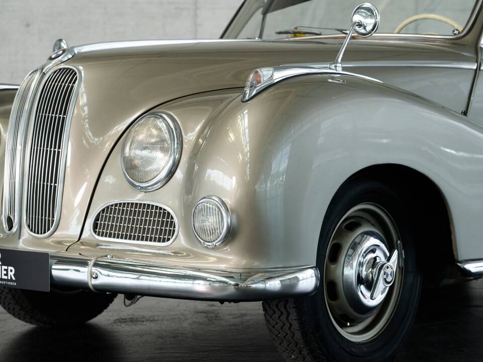 Immagine 7/50 di BMW 502 Baur (1955)