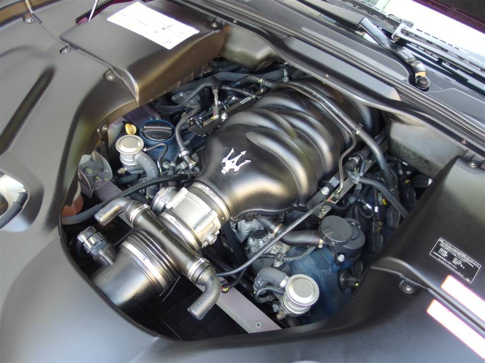 Image 76/98 of Maserati GranTurismo 4.2 (2008)