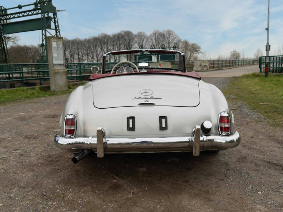 Image 3/6 of Mercedes-Benz 190 SL (1960)