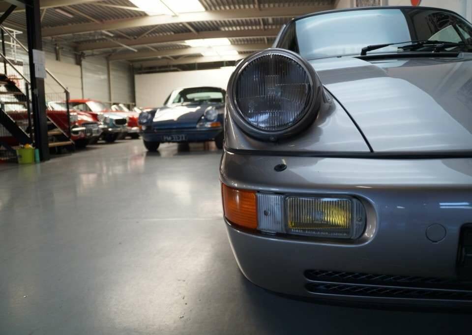 Immagine 27/50 di Porsche 911 Carrera 4 (1989)