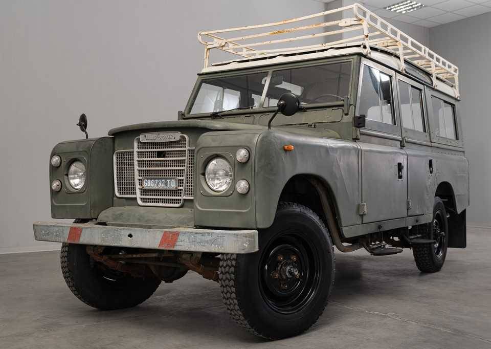 Image 1/50 of Land Rover 109 (1972)