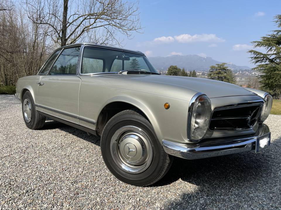 Image 9/29 of Mercedes-Benz 230 SL (1965)