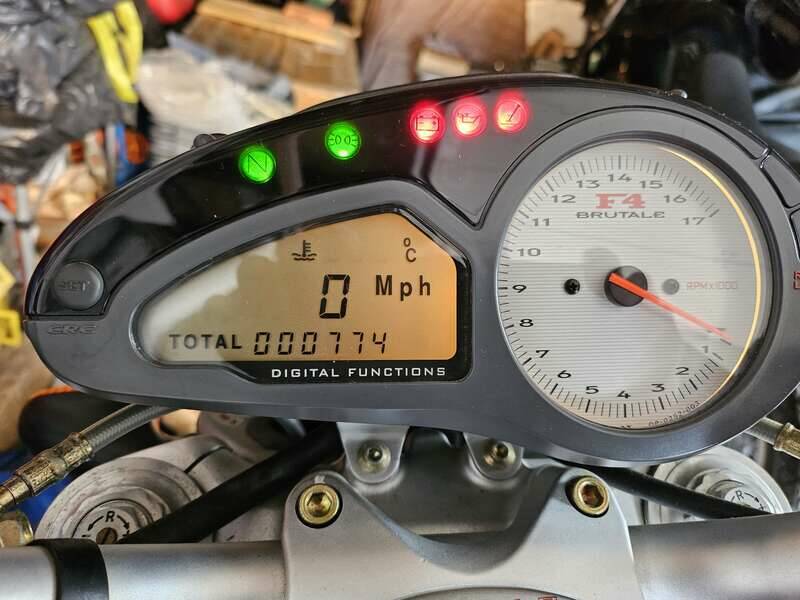 Bild 12/43 von MV Agusta Brutale 750 S (2006)
