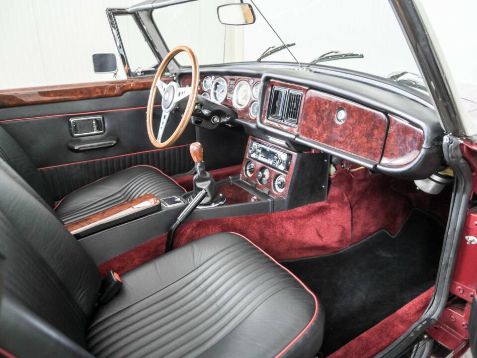 Image 12/50 de MG MGB (1979)