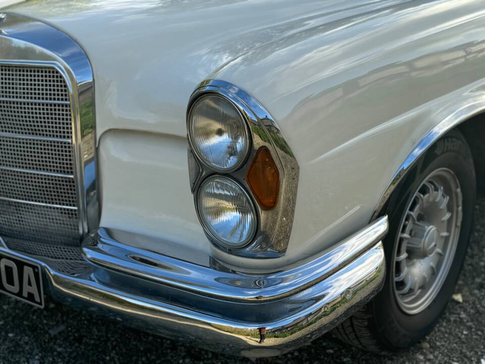 Image 51/132 of Mercedes-Benz 220 SE b (1963)
