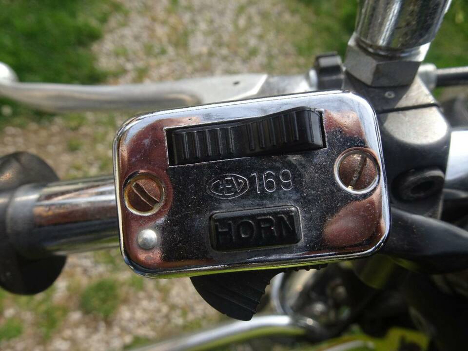 Immagine 15/25 di Moto Guzzi V7 Sport (1973)