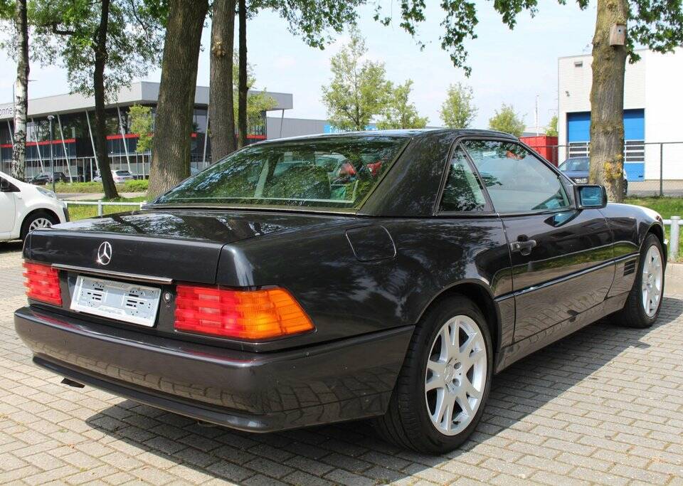 Image 6/8 of Mercedes-Benz 300 SL (1991)