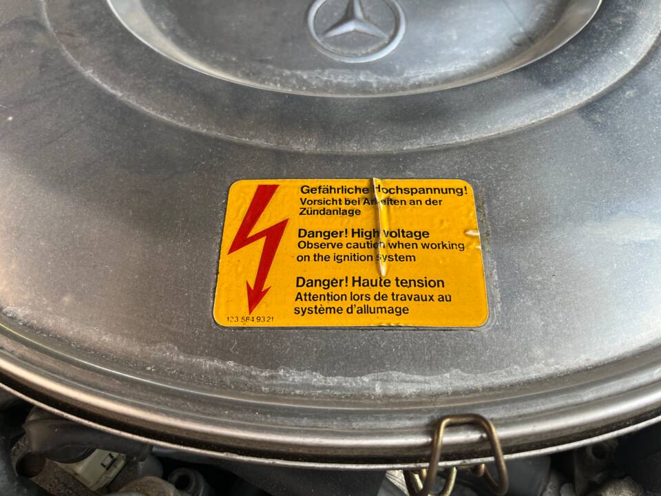 Afbeelding 52/146 van Mercedes-Benz 380 SL (1982)