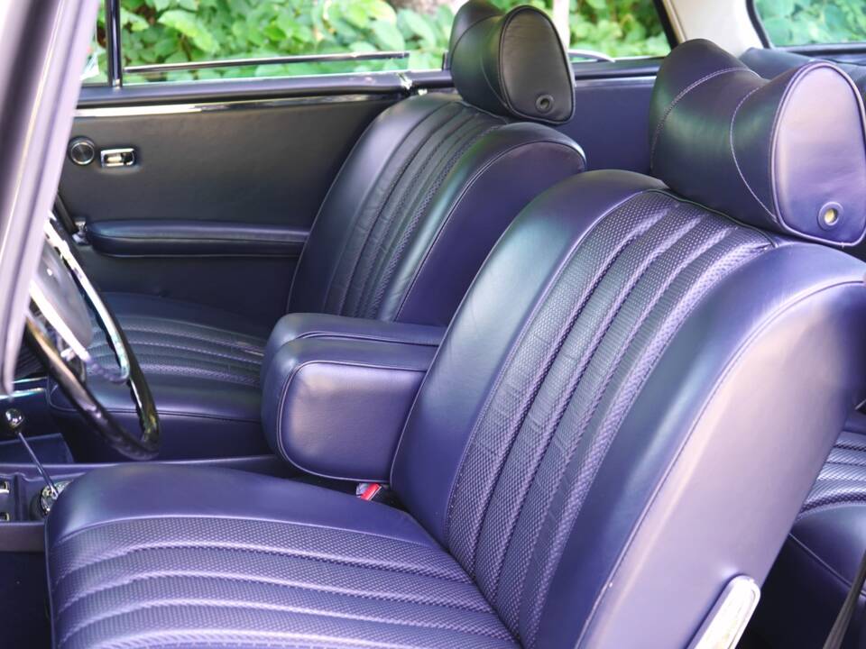 Bild 2/19 von Mercedes-Benz 280 SE 3,5 (1971)