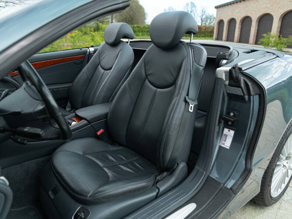 Image 36/50 of Mercedes-Benz SL 500 (2001)