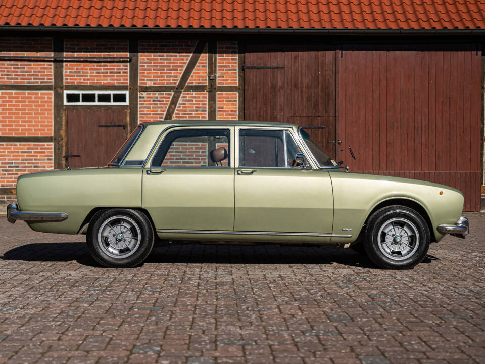 Image 14/72 de Alfa Romeo 2000 Berlina (1973)