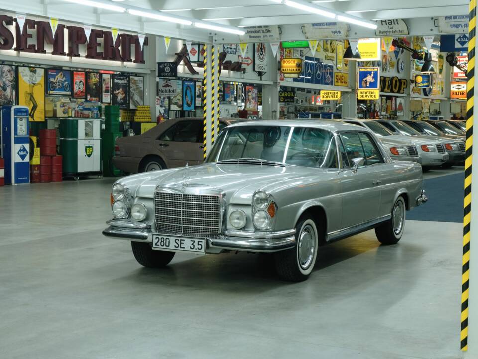 Image 2/50 of Mercedes-Benz 280 SE 3,5 (1970)