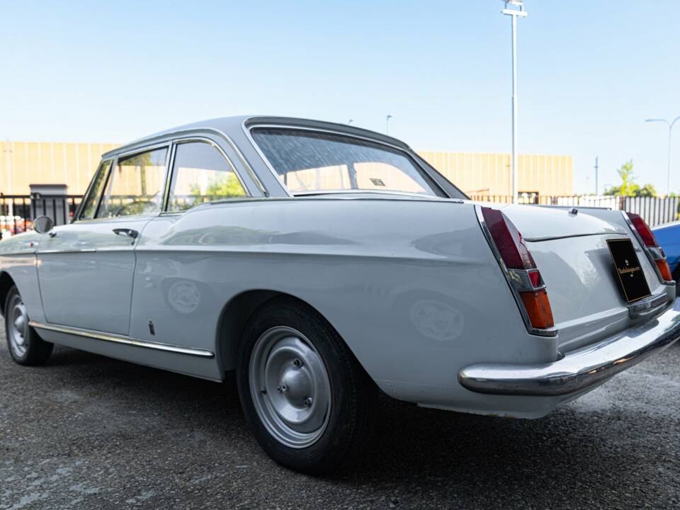 Image 6/29 of Peugeot 404 Coupé (1966)