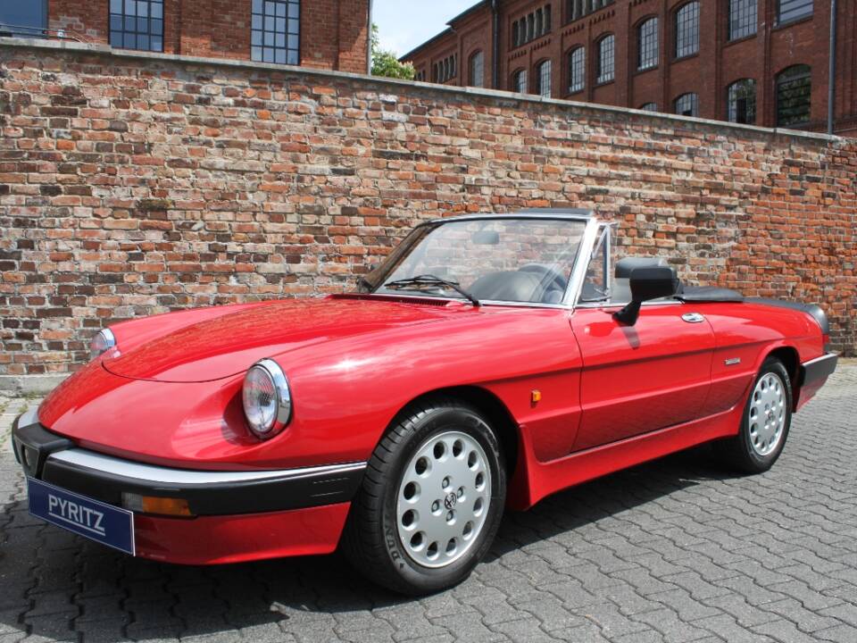 Bild 1/17 von Alfa Romeo 2.0 Spider QV (1987)