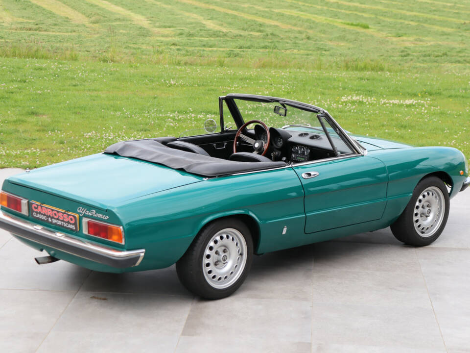 Image 3/50 of Alfa Romeo 2000 Spider Veloce (1979)
