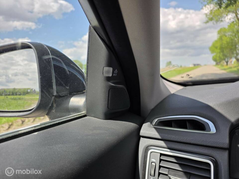 Image 29/44 of Volvo V 70 2.0 T5 (2012)