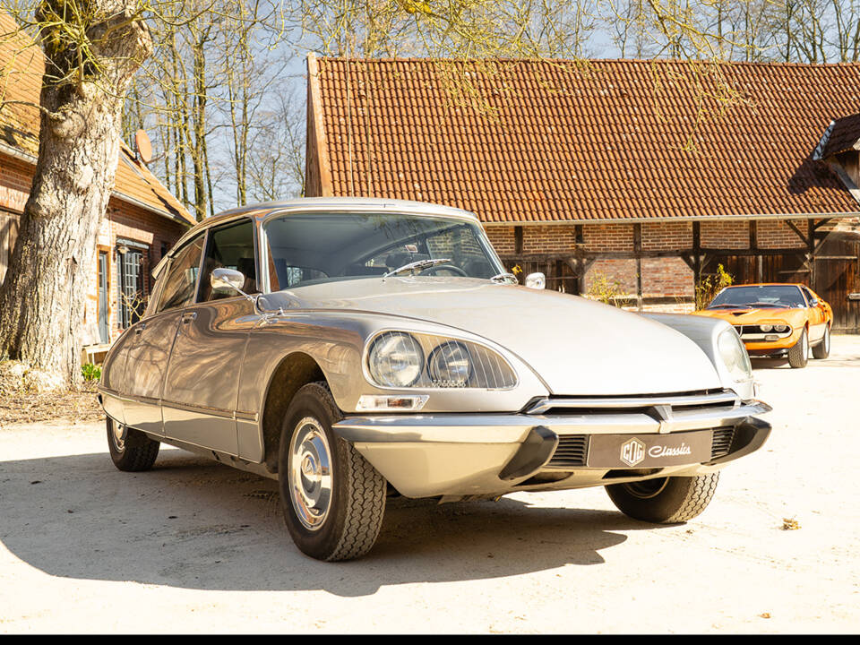 Image 11/53 of Citroën DS 23 Pallas (1972)