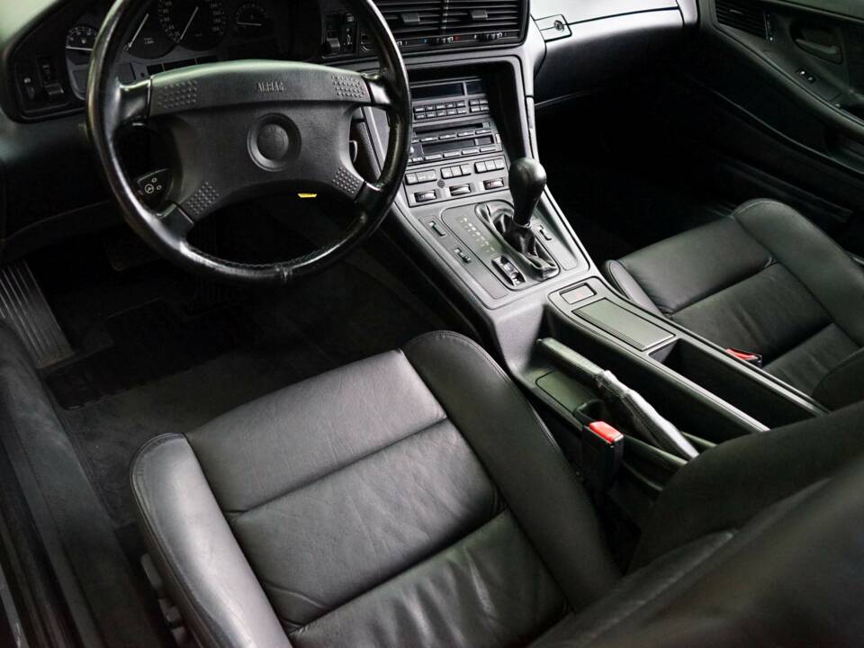 Immagine 27/50 di BMW 850i (1990)