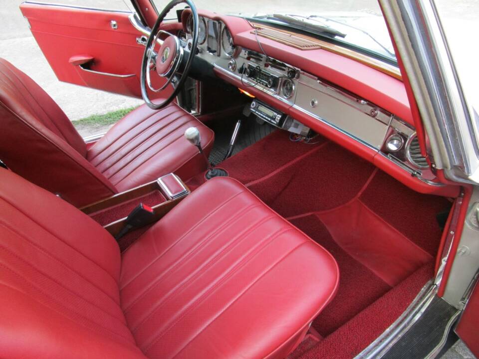 Image 22/27 of Mercedes-Benz 230 SL (1964)