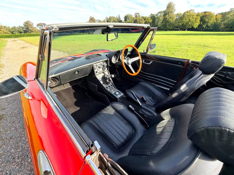 Imagen 39/50 de Alfa Romeo 1750 Spider (1971)