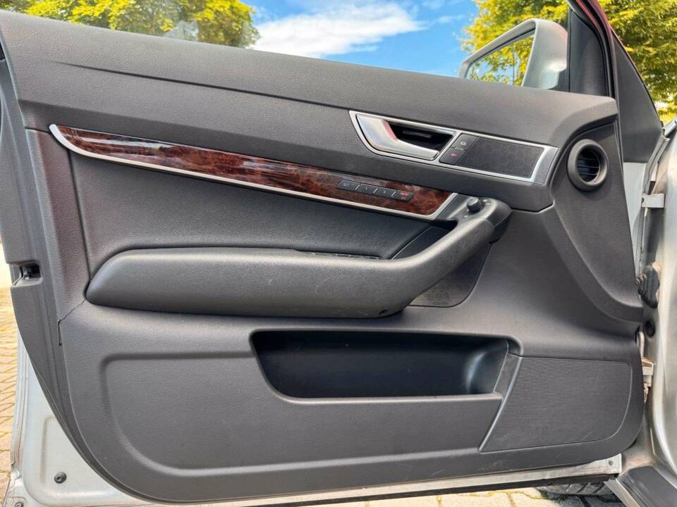 Immagine 8/18 di Audi A6 4.2 FSI allroad quattro (2007)