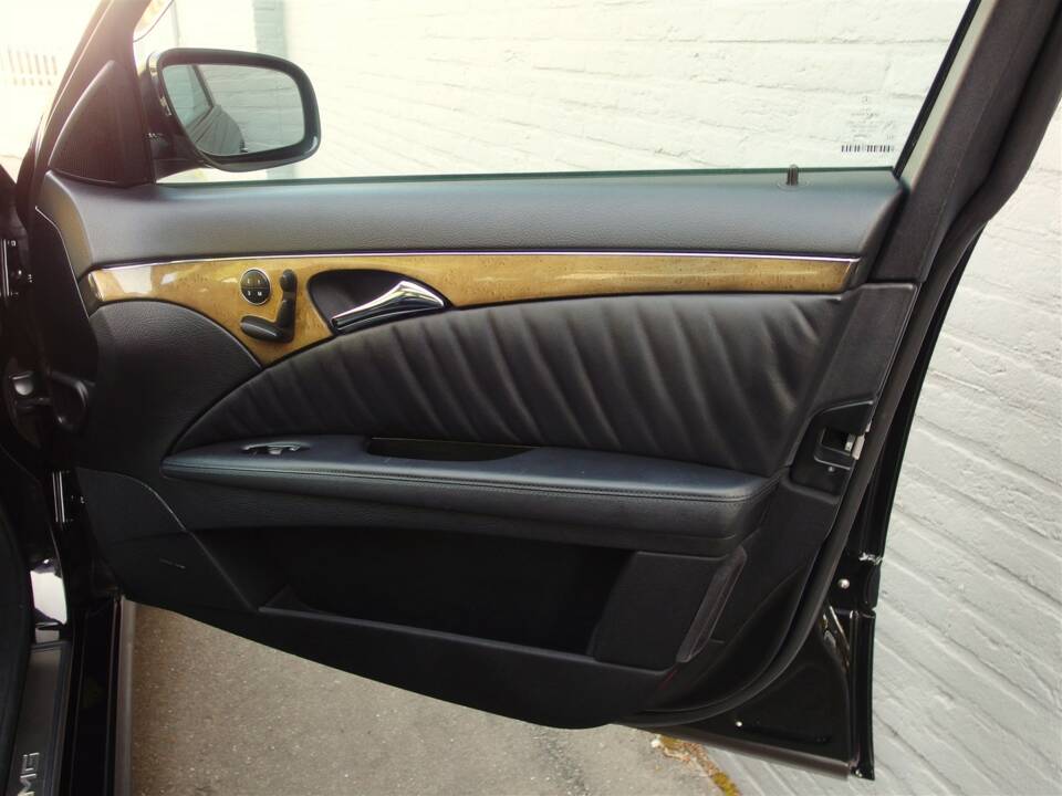 Image 50/98 of Mercedes-Benz E 63 AMG T (2008)