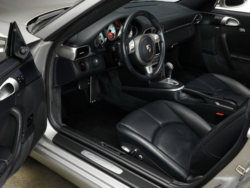 Image 15/25 of Porsche 911 Carrera S (2004)