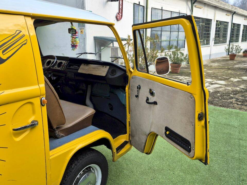 Bild 30/50 von Volkswagen T2b Kastenwagen (1976)