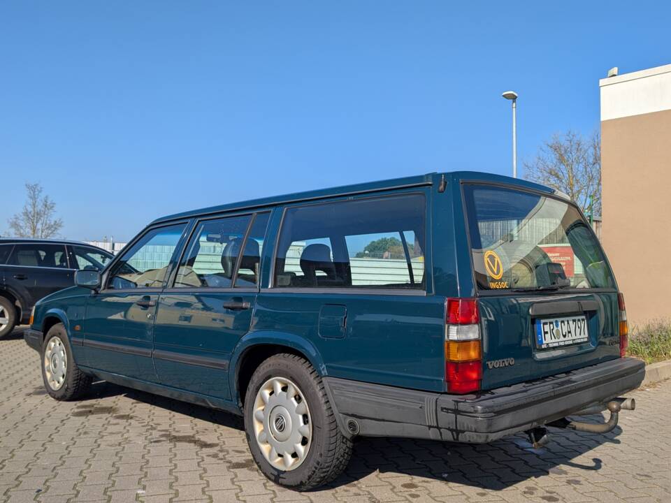 Bild 3/4 von Volvo 940 2.0i Turbo (1997)