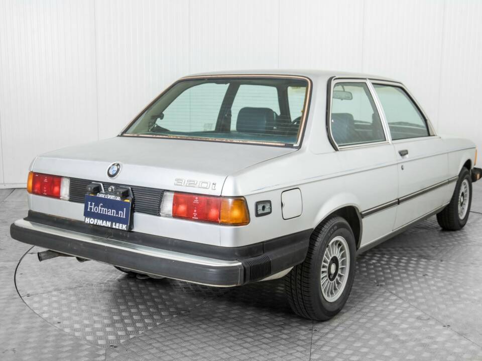 Bild 27/50 von BMW 320i (1981)
