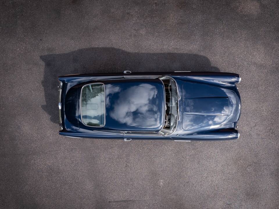 Image 6/64 of Aston Martin DB 4 (1962)