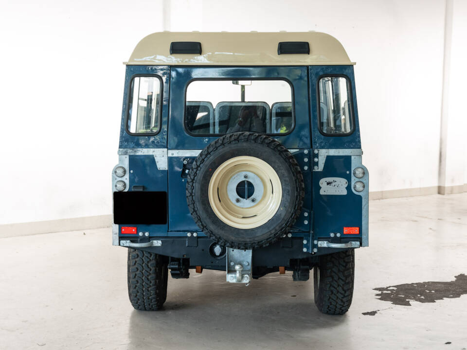 Image 7/31 of Land Rover 109 (1980)