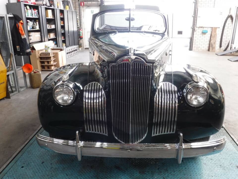Image 2/50 of Packard 110 (1941)