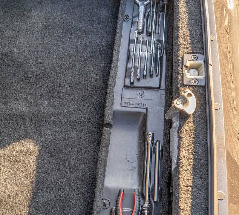 Image 24/30 of Porsche 928 S4 (1989)