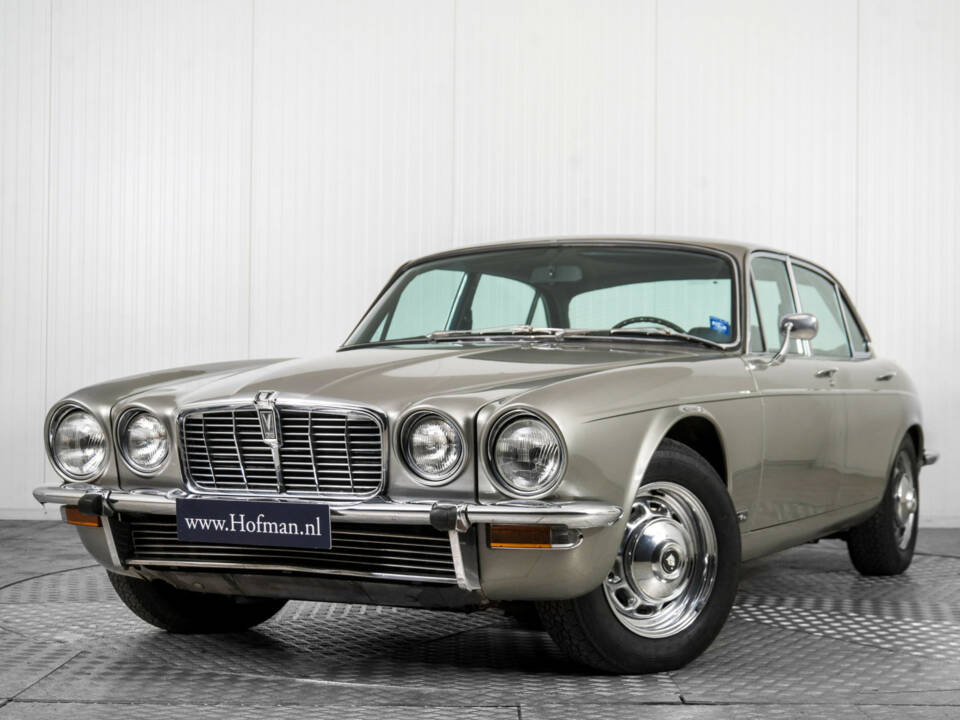 Immagine 3/50 di Jaguar XJ 12 L (1975)