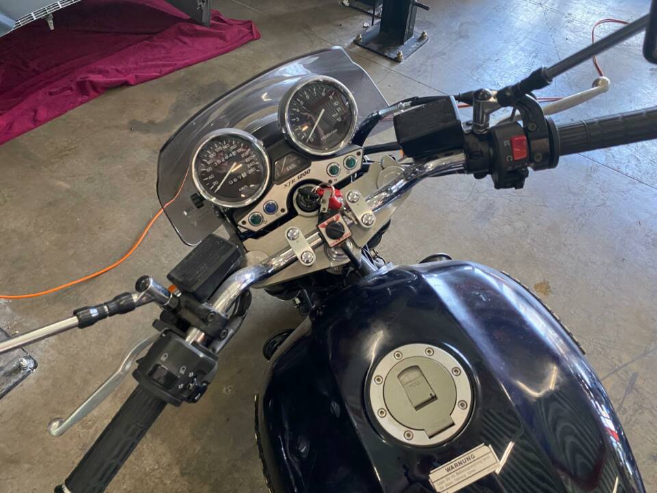 Image 3/4 de Yamaha XJR 1200 (1997)