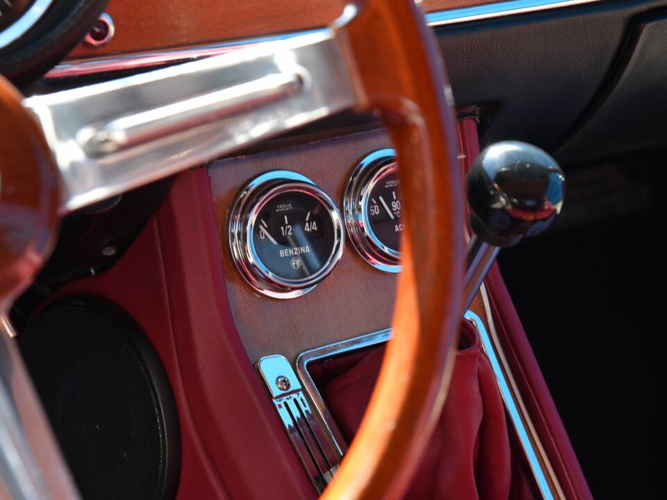 Image 12/24 of Alfa Romeo 1750 GT Veloce (1971)