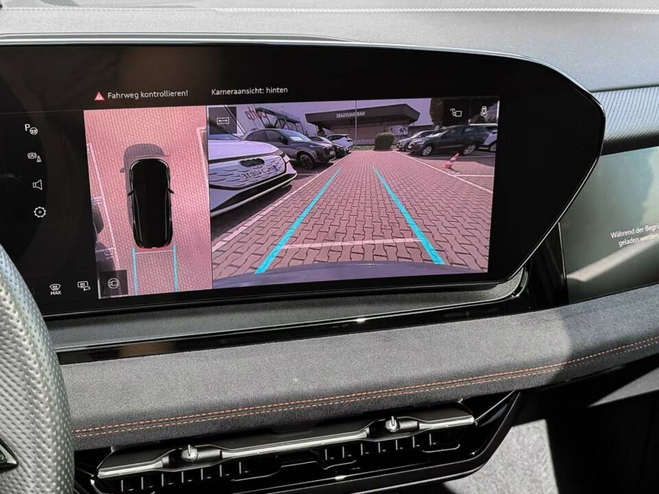 Image 12/15 of Audi Q6 e-tron quattro (2024)
