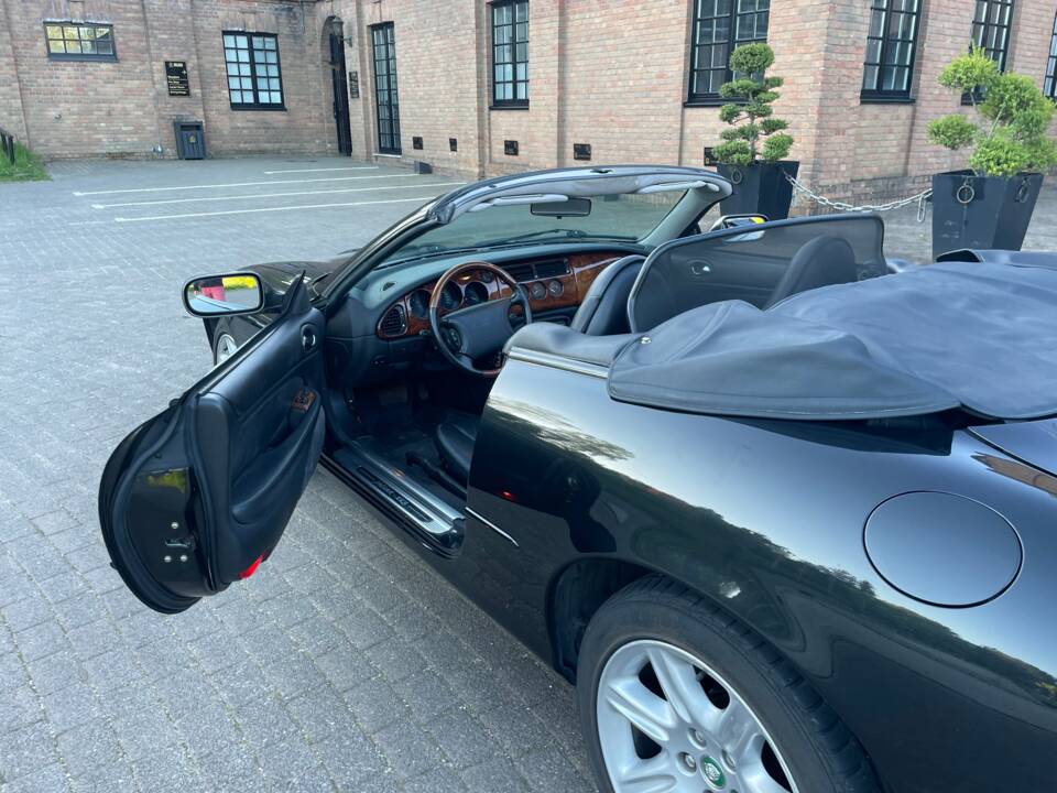 Imagen 31/46 de Jaguar XK8 4.0 (1997)