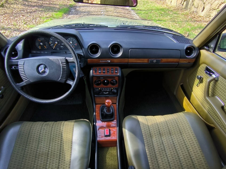 Image 13/82 de Mercedes-Benz 280 (1979)