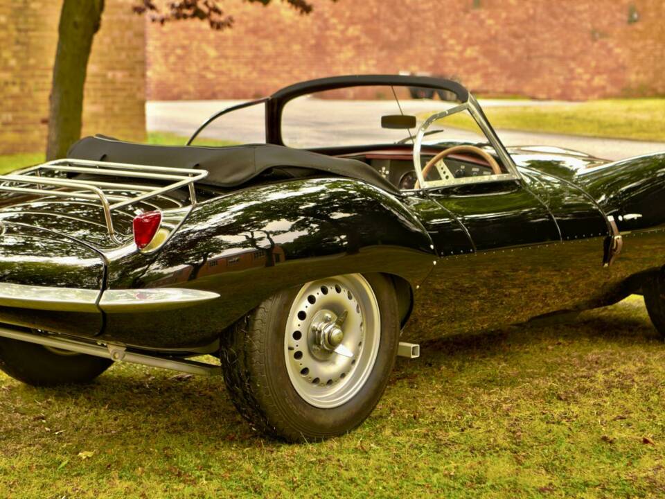 Image 11/50 of Jaguar XK-SS (1967)