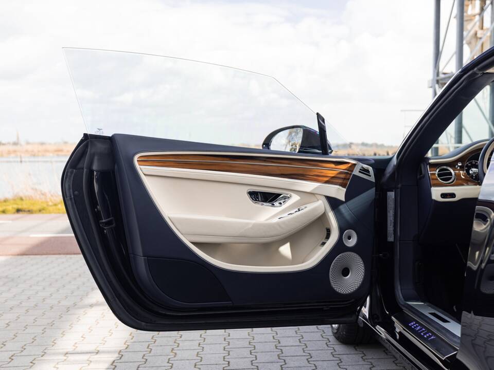 Imagen 7/22 de Bentley Continental GTC V8 (2020)