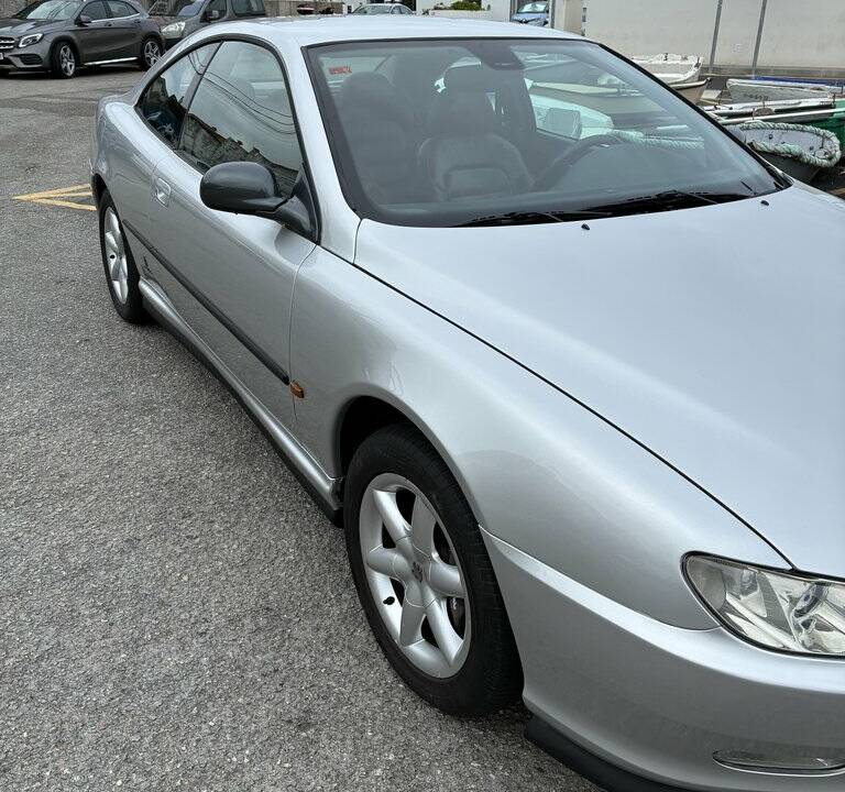 Imagen 4/8 de Peugeot 406 Coupé 3.0 V6 (1998)