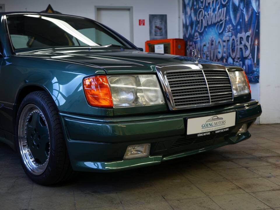 Image 3/38 of Mercedes-Benz 300 CE-24 (1992)