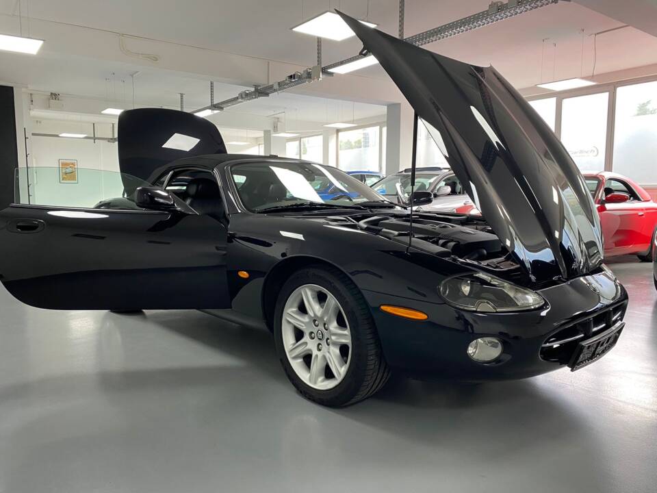 Afbeelding 15/49 van Jaguar XK8 4.2 (2004)