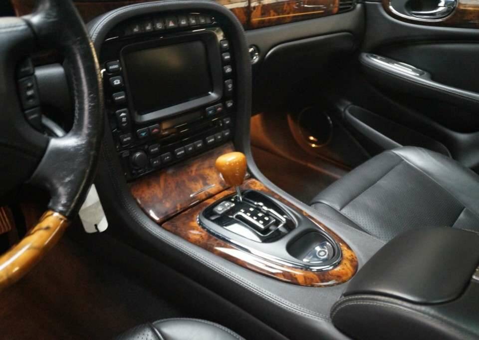 Bild 10/50 von Jaguar XJ 8 4.2 (2008)