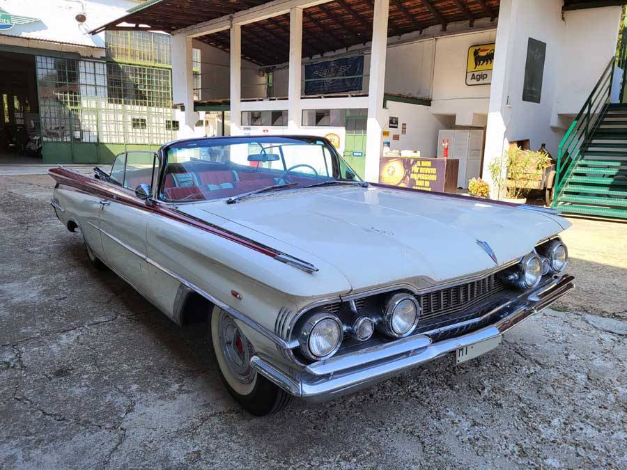 Image 18/44 of Oldsmobile 98 Convertible (1959)
